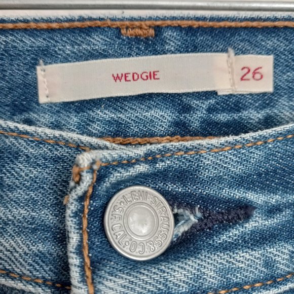 Levi's Premium Wedgie Distress Frayed Hem Jean - Picture 6 of 11